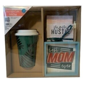 NIB. WAY TO CELEBRATE Mother’s Day Gift Box